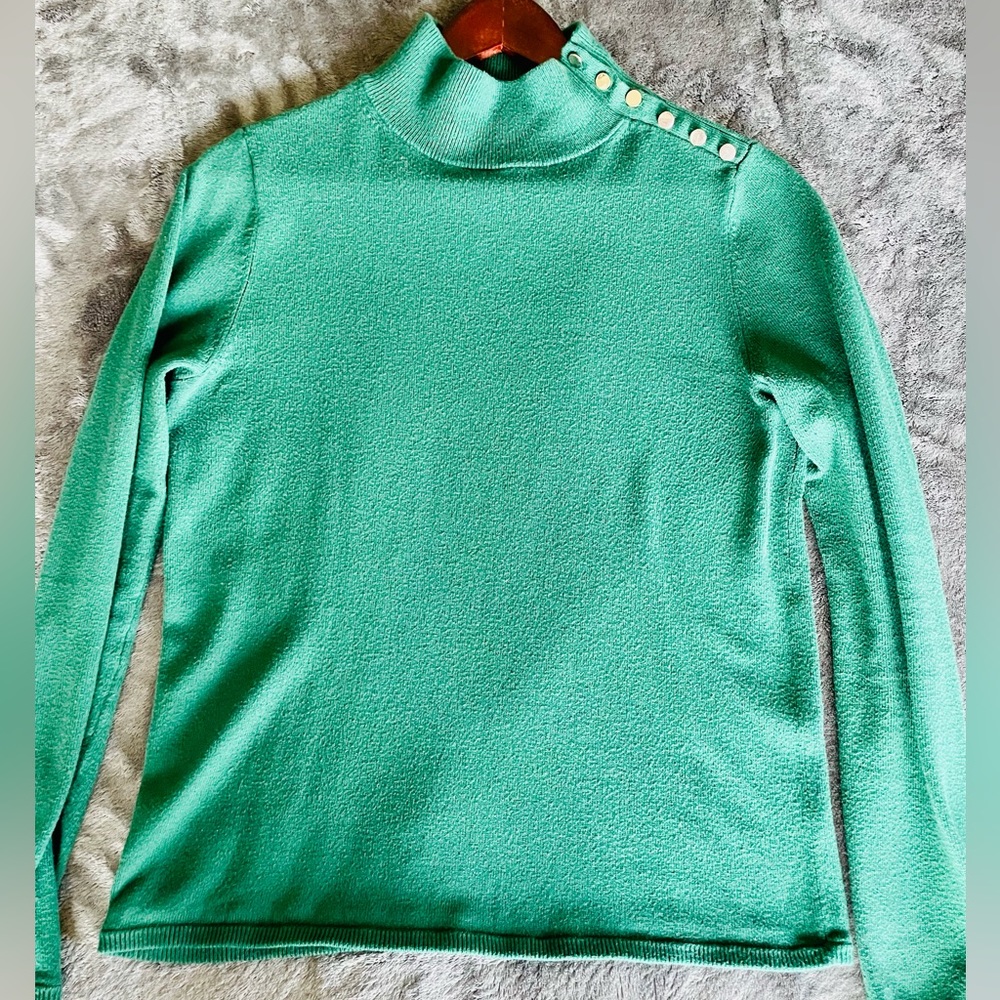 Ann Taylor green mock neck sweater size S, label is ripped